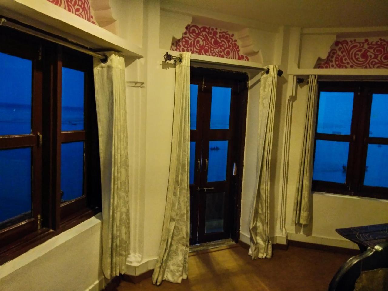 Dwivedi Hotels Hotel Elena Benares Buitenkant foto